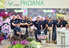The team of Padana presenting Top tunia Pink Mascara, mascara because it is like a mascara. “It is the first petunia with this ‘mascara typology’.